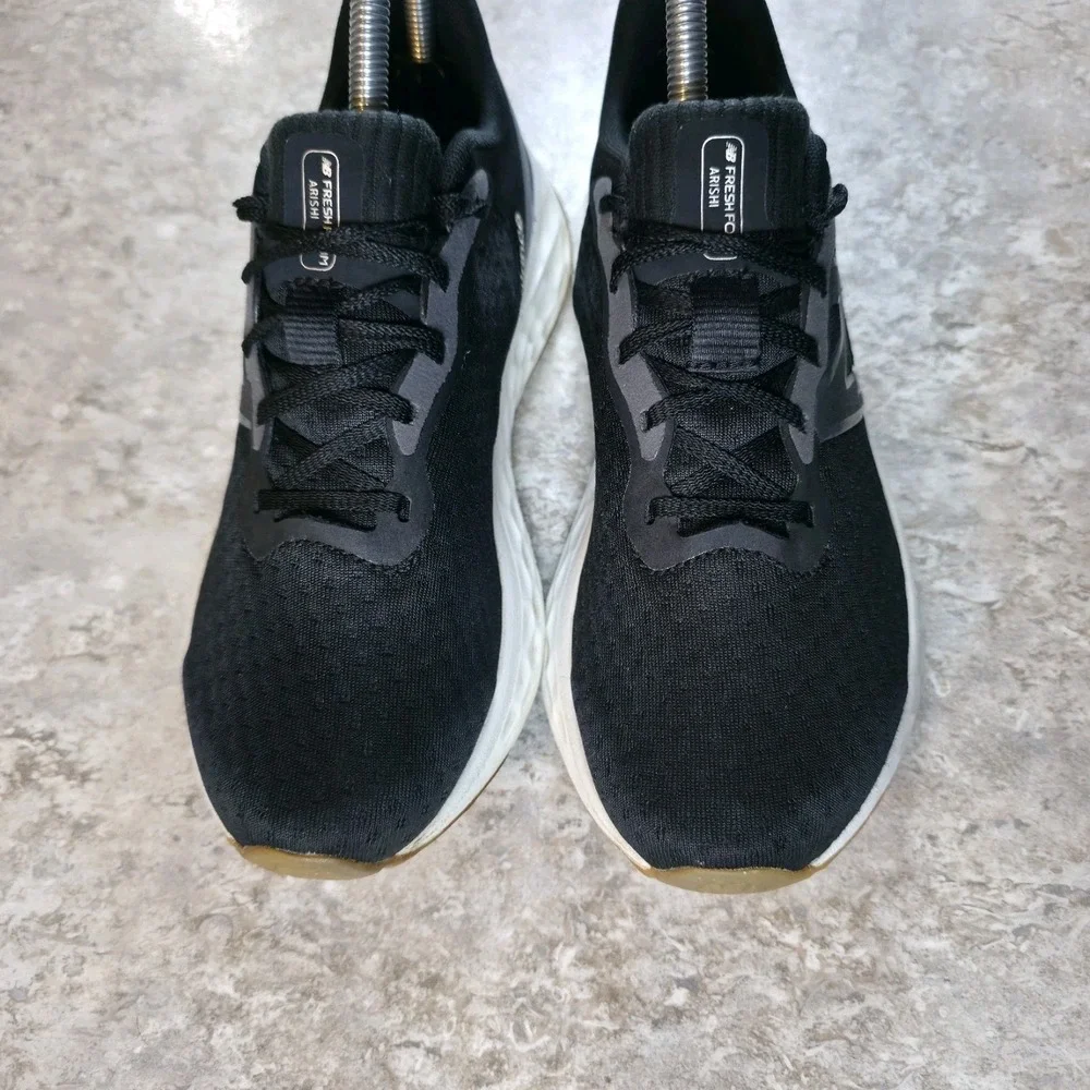 New Balance Fresh Foam Arishi V4 Womens Size 7 Black Running Shoes Sneakers
